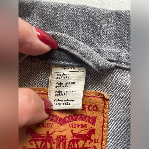 Levis Women’s Washed Gray Denim Trucker Jean Jacket, Size Small - Picture 5 of 8